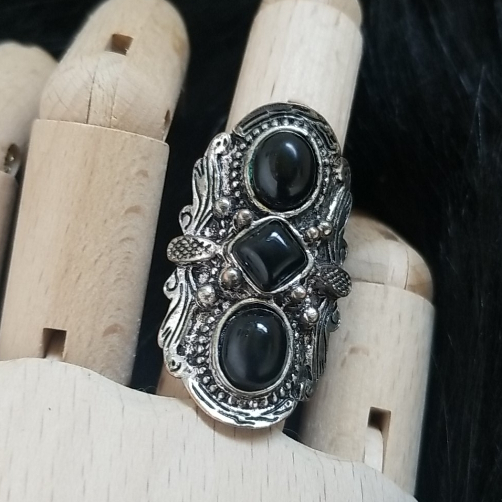 Silver Onyx Statement Ring - image 2